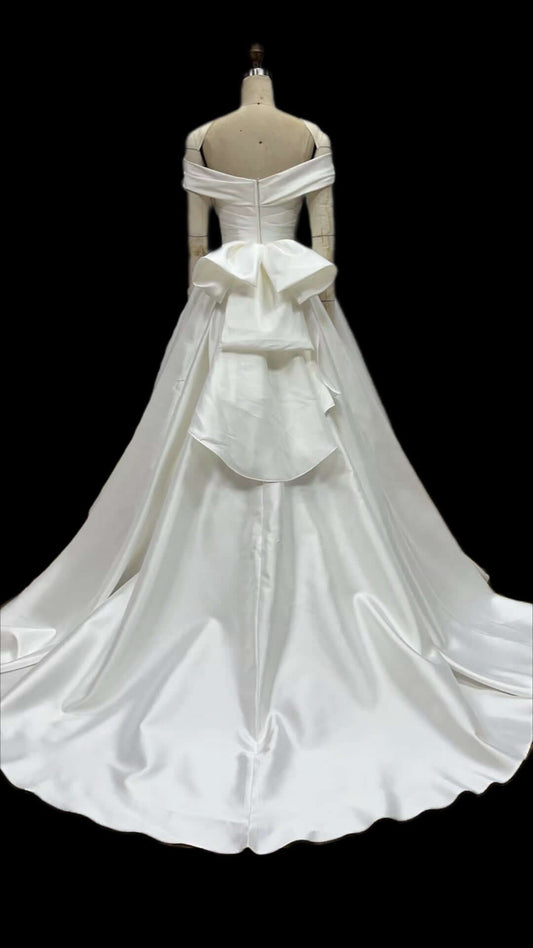 Choosing the Perfect Wedding Gown: A Comprehensive Guide