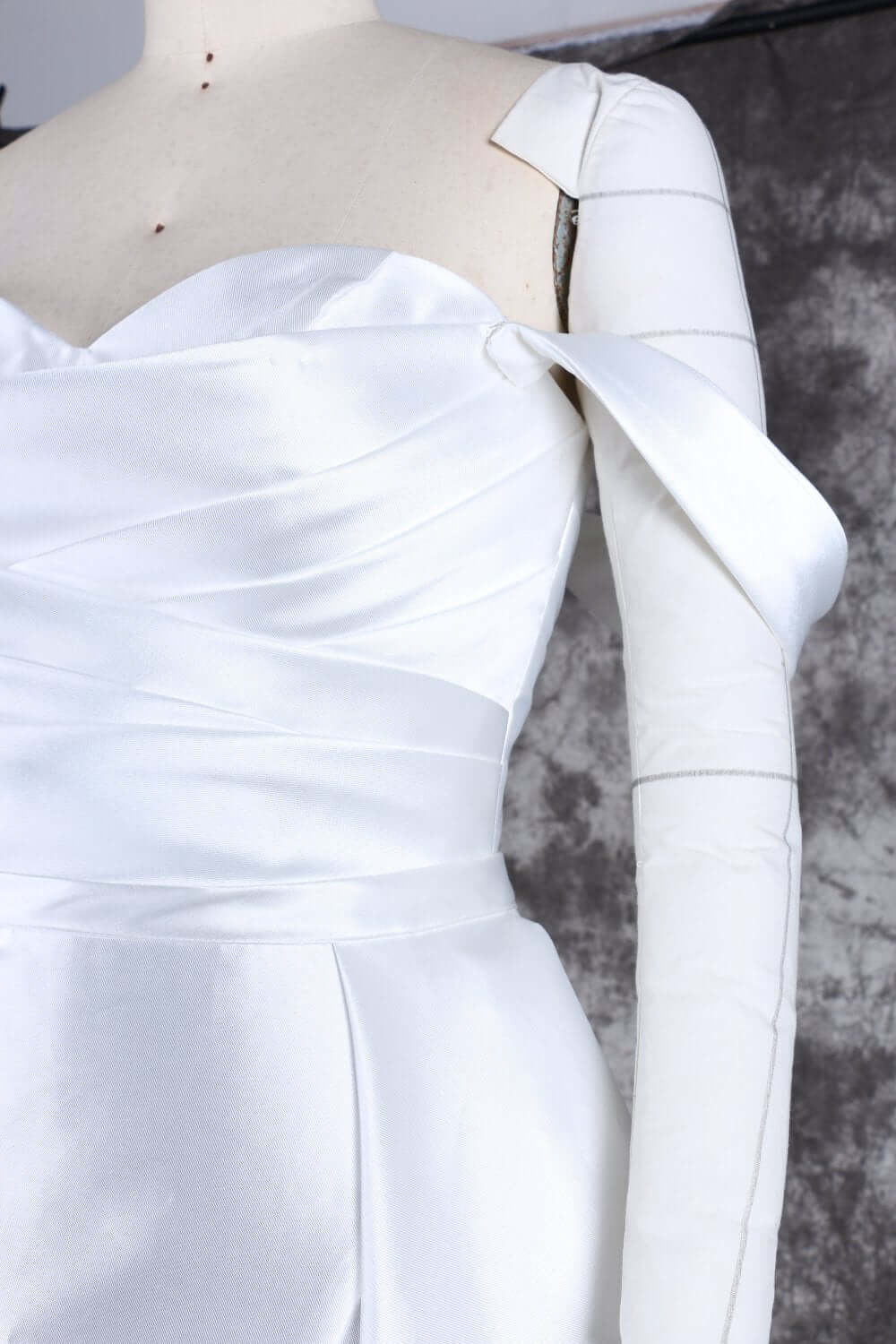 Elegant Off-the-Shoulder Satin Wedding Dress with Fishtail and Train – Perfect Bridal Gown for a Timeless Look | WL