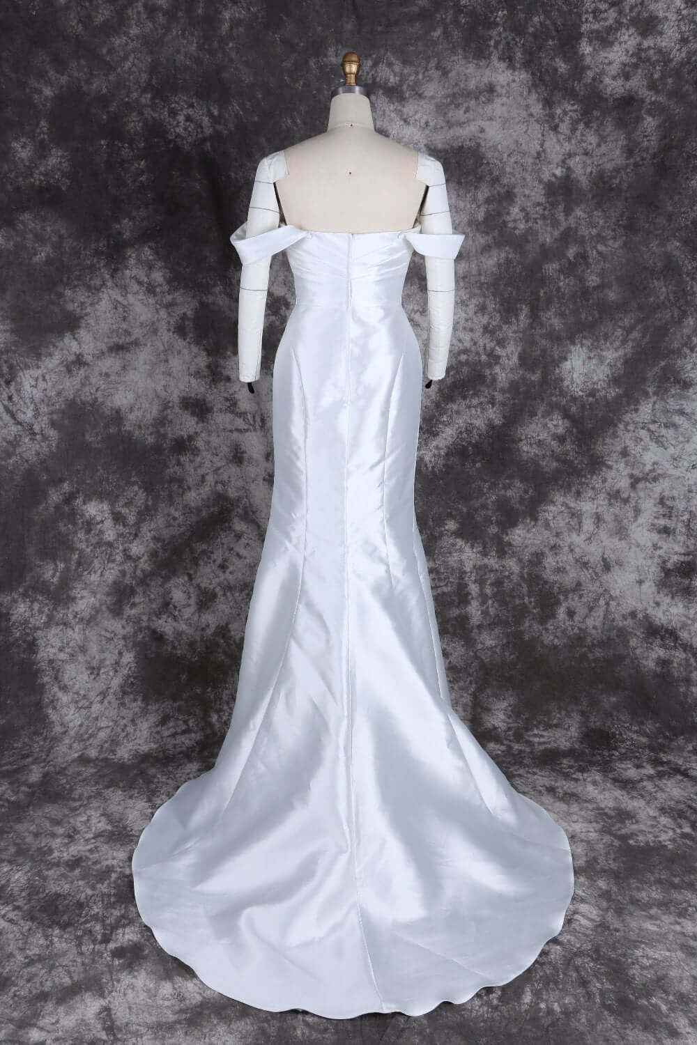 Elegant Off-the-Shoulder Satin Wedding Dress with Fishtail and Train – Perfect Bridal Gown for a Timeless Look | WL