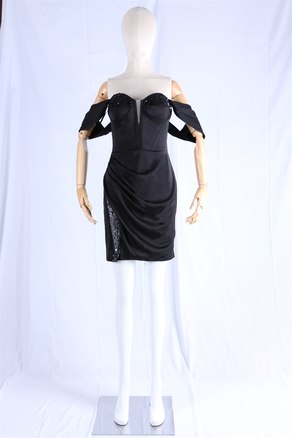 Elegant cocktail dress with high slit design