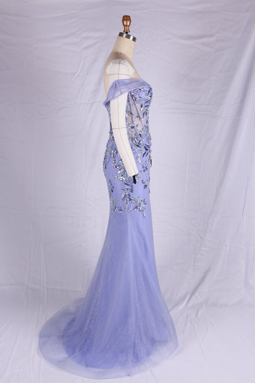 Floor-length mermaid gown for red carpet
