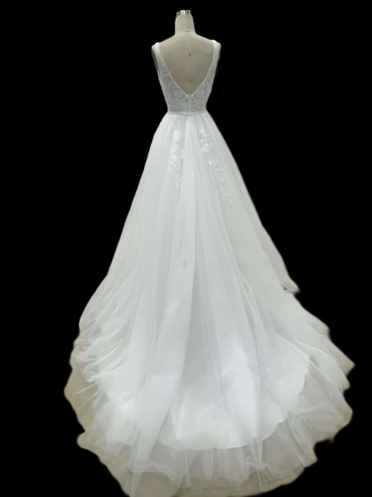 Timeless lace and tulle bridal dress
