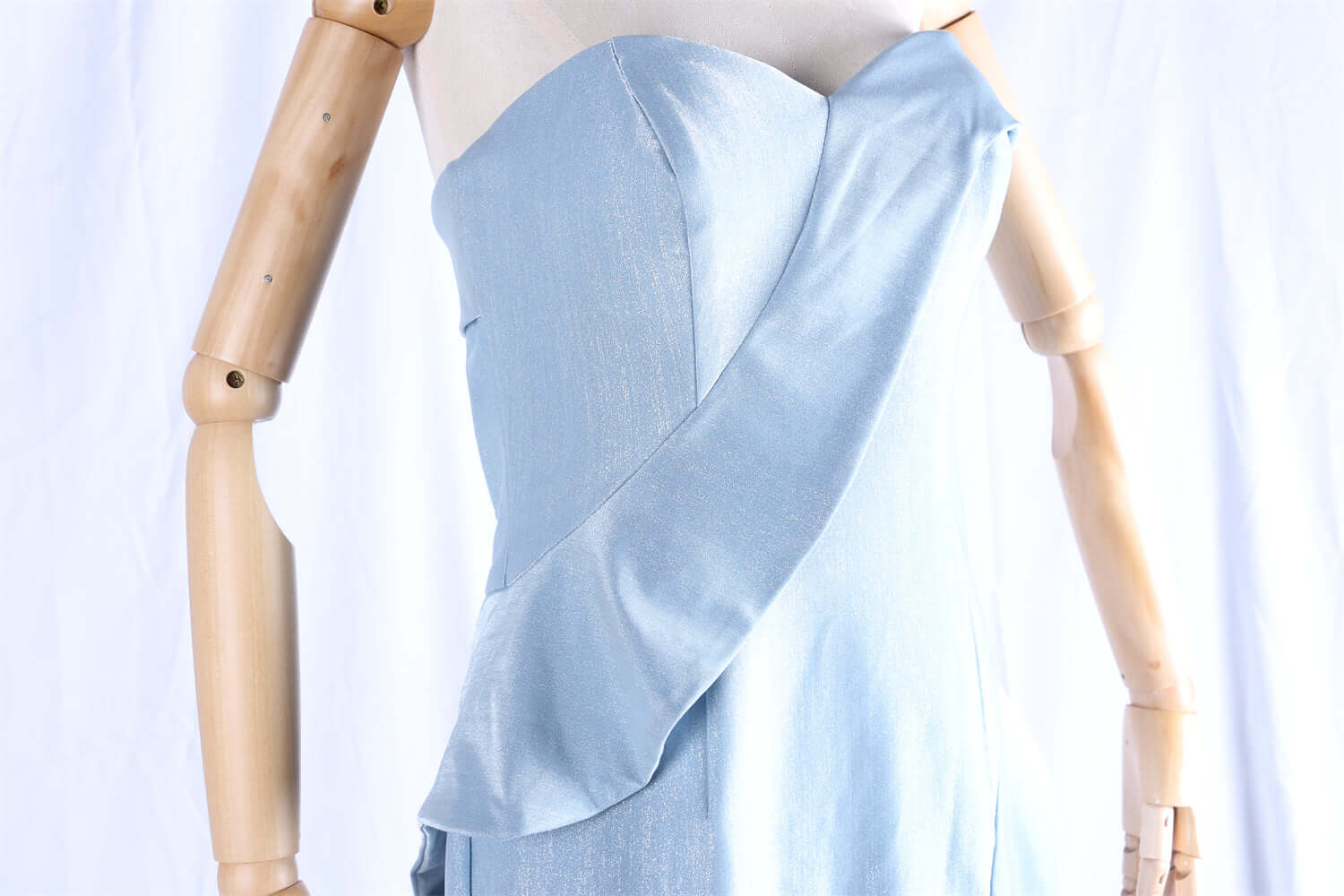 Strapless formal dress