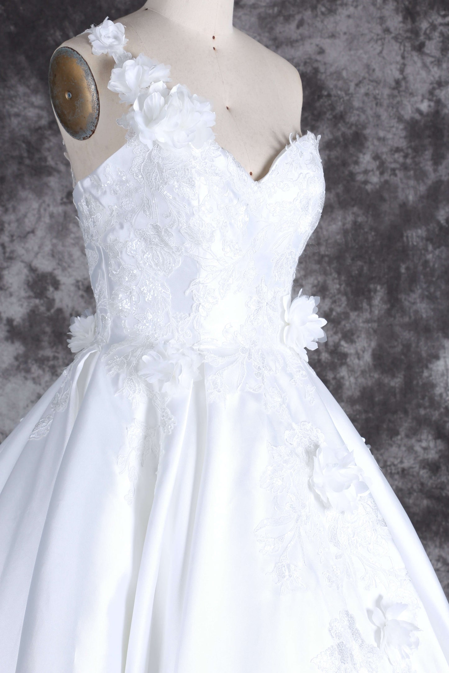 Elegant One-Shoulder Lace Satin Wedding Dress with Floral Appliqués and Ball Gown Silhouette – Perfect Bridal Gown for a Timeless Look |Pre order WL1015